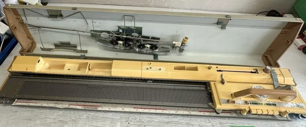 brother KH831 knitting machine
