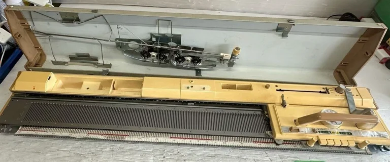 brother KH831 knitting machine