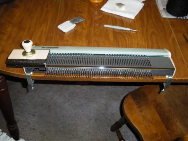 Empisal Mini Schnell-Stricker Knitting Machine